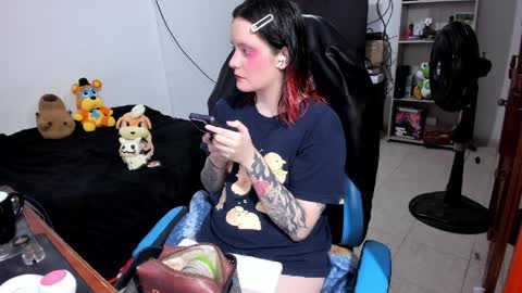 Snapshot of neeko_lol_ chatting on April 6, 2026, 6:42 pm Geek Nicole im Neeko UwU online show from April 6, 2026, 6:42 pm