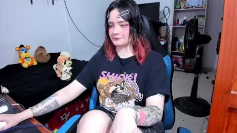 Snapshot of neeko_lol_ chatting on April 11, 2026, 7:45 am Geek Nicole im Neeko UwU online show from April 11, 2026, 7:45 am