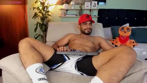 Snapshot of neganhot_ chatting on February 2, 2026, 10:52 pm NEGAN online show from February 2, 2026, 10:52 pm