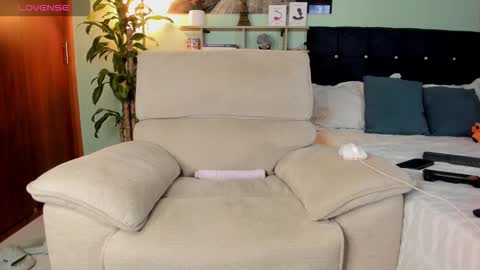 Snapshot of neganhot_ chatting on February 19, 2026, 11:12 pm NEGAN online show from February 19, 2026, 11:12 pm