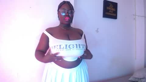 Snapshot of neighbor_ebony chatting on May 5, 2026, 3:14 am CHIKY online show from May 5, 2026, 3:14 am
