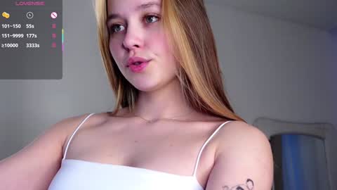 Lana online show from February 4, 2025, 1:56 am