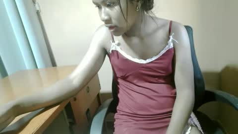 nelia_84 online show from May 4, 2026, 5:25 am