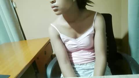 nelia_84 online show from May 5, 2026, 11:57 pm