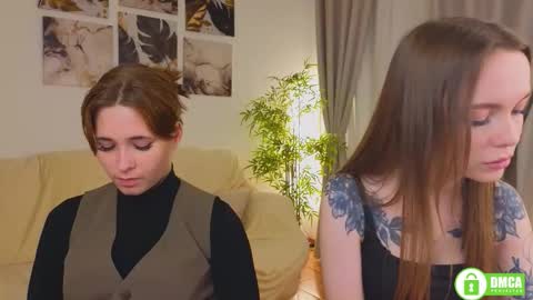 Snapshot of nellie_moans chatting on October 10, 2025, 3:33 pm Nellie online show from October 10, 2025, 3:33 pm