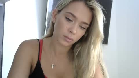 nelly_fortu online show from May 22, 2026, 11:05 am