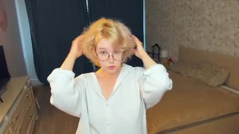 Snapshot of nelly_gloss chatting on June 10, 2026, 8:46 am nelly_gloss online show from June 10, 2026, 8:46 am