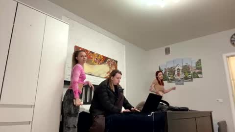 nelly_yy online show from February 8, 2025, 1:44 pm