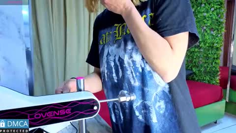 Salome Nena cupcake online show from February 2, 2026, 10:58 am