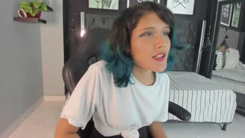 nerida_ online show from October 24, 2025, 9:11 pm