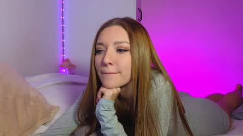 Snapshot of nessarosse chatting on December 6, 2024, 5:00 pm Nessa online show from December 6, 2024, 5:00 pm