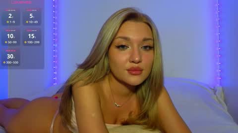 Snapshot of nessarosse chatting on October 21, 2025, 7:25 pm Nessa online show from October 21, 2025, 7:25 pm