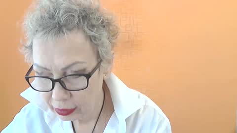 NessyJenixs online show from November 25, 2025, 8:25 am