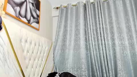 Snapshot of netfux_and_chill chatting on February 20, 2026, 7:21 am netfux_and_chill online show from February 20, 2026, 7:21 am