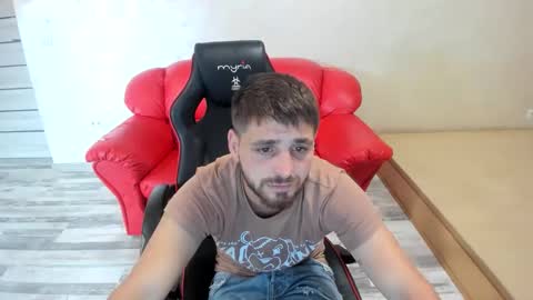 Snapshot of newboy69_ chatting on September 13, 2025, 8:36 am newboy69_ online show from September 13, 2025, 8:36 am