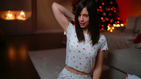 newchloe18 online show from December 15, 2025, 8:02 pm