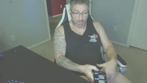 Snapshot of newevo chatting on June 3, 2026, 10:04 pm newevo online show from June 3, 2026, 10:04 pm