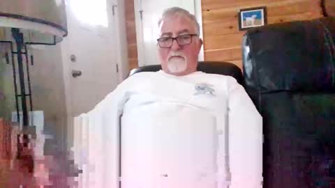 Snapshot of newhallboxer chatting on May 4, 2026, 5:42 pm newhallboxer online show from May 4, 2026, 5:42 pm