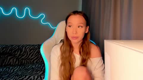 Mina online show from October 3, 2025, 1:30 pm