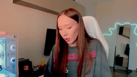 Mina online show from April 17, 2026, 6:38 am