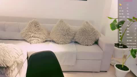   online show from October 5, 2025, 9:24 pm