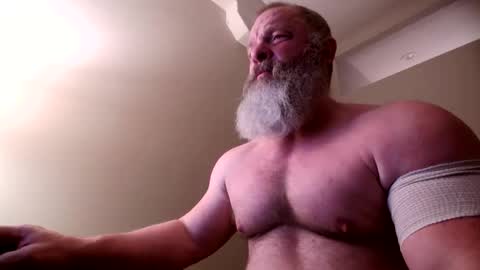 nhmuscledaddy online show from May 25, 2026, 3:18 pm