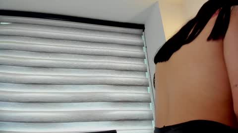 Snapshot of nia__white chatting on January 4, 2025, 5:16 pm laura online show from January 4, 2025, 5:16 pm