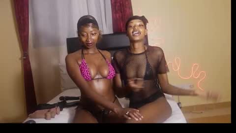 kikiNiaAria online show from November 22, 2025, 2:43 am