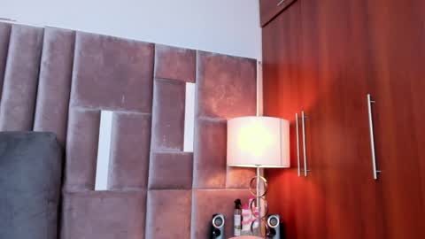 Nia online show from April 6, 2026, 1:34 pm