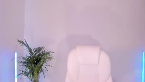 Nia online show from March 8, 2025, 5:43 pm