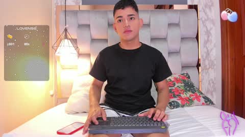 Snapshot of niall_falcon chatting on December 4, 2024, 1:09 pm Niall online show from December 4, 2024, 1:09 pm