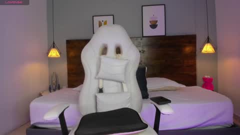 Snapshot of niall_falcon chatting on January 21, 2025, 1:00 pm Niall online show from January 21, 2025, 1:00 pm