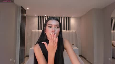 Snapshot of niasalvatore chatting on February 26, 2025, 9:05 pm Call me Nia online show from February 26, 2025, 9:05 pm