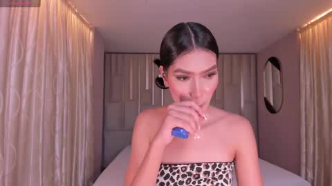 Snapshot of niasalvatore chatting on March 4, 2025, 7:43 pm Call me Nia online show from March 4, 2025, 7:43 pm