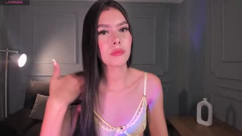 Snapshot of niasalvatore chatting on March 6, 2025, 10:15 pm Call me Nia online show from March 6, 2025, 10:15 pm