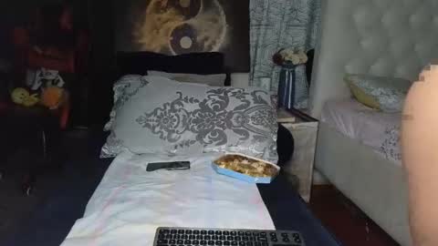 Lilly online show from November 4, 2025, 7:57 pm