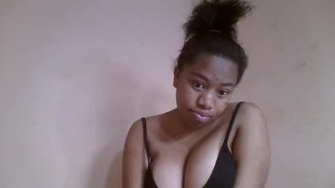 Snapshot of nicelly01 chatting on June 22, 2026, 5:59 am nicelly01 online show from June 22, 2026, 5:59 am