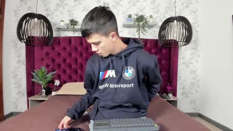 Snapshot of nick_torn chatting on September 11, 2025, 11:43 am Nick online show from September 11, 2025, 11:43 am