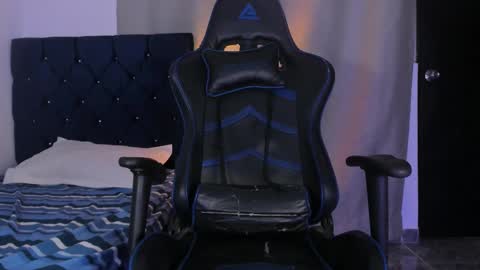 nick_zackk online show from February 23, 2025, 12:08 am