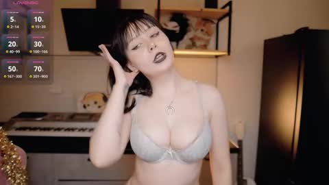 nickari_x online show from February 13, 2026, 9:16 am