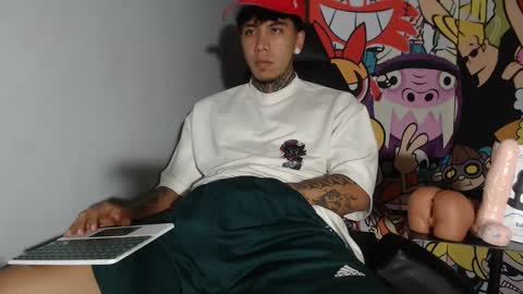 Nickhot0609 online show from March 12, 2025, 10:17 pm