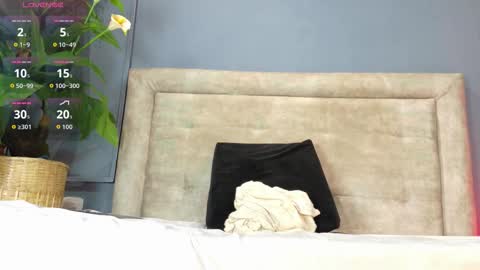 Your baby Nicol  online show from February 18, 2026, 2:13 pm