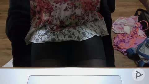 nickibabe1980 online show from May 15, 2026, 4:25 pm