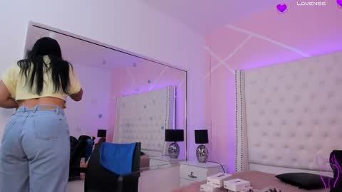 nickky online show from February 9, 2025, 1:14 pm