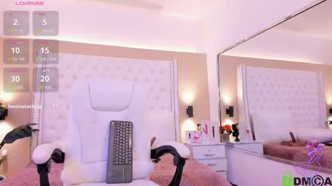 nickky online show from November 19, 2025, 1:55 pm