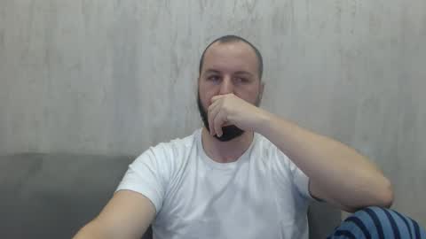 Snapshot of nickolas22 chatting on December 2, 2025, 1:00 am Julian online show from December 2, 2025, 1:00 am