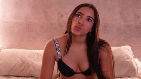 Snapshot of nicky_and_blake chatting on October 27, 2025, 9:52 pm nicky and blake online show from October 27, 2025, 9:52 pm