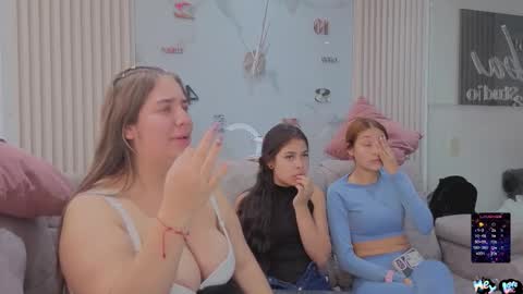 nicky_as online show from October 29, 2025, 1:46 pm