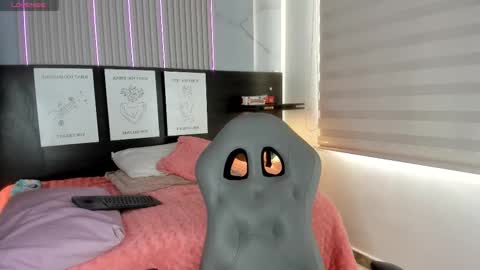 nicky_as online show from February 12, 2026, 4:57 pm