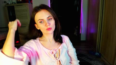 Nicky Weekends online show from February 5, 2025, 3:20 pm